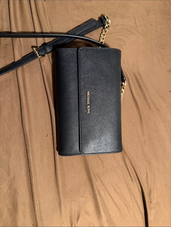 Michael Kors Handbags - Michael Kors Black Leather Crossbody with Gold Chain